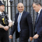 El ministro de Economía, Sajid Javid, a su llegada a la primera reunión en Downing Sreet.-FRANK AUGSTEIN (AP)