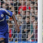 Ramires, el fichaje más caro del mercado de invierno, celebra un gol con el Chelsea, que lo ha vendido por 28 millones a la Jiangsu chino.-AFP / IAN KINGTON