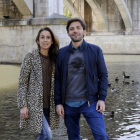 María Polanco y Francisco Cantero en la orilla del río Pisuerga a su paso por la capital vallisoletana.-PHOTOGENIC