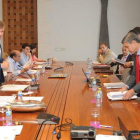 Los miembros del consorcio de la variante ferroviaria en una reunión reciente.-ISRAEL L. MURILLO