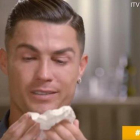 Cristinano Ronaldo rompe a llorar durante una entrevista en la cadena británica ITV.-