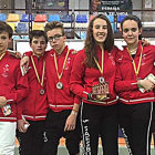 Equipos masculino y femenino del Sala Esgrima Burgos que se hicieron con el bronce en Guadalajara-ECB