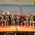 Los medallistas del Clínica Colina posan con los trofeos conseguidos-ECB