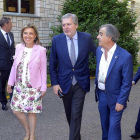 María José Salgueiro, Íñigo Méndez de Vigo y Graciano Palomo a punto de entrar en San Gabriel.-ICAL
