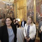 Ada Colau y Neus Lloveras, alcaldesa de Vilanova i la Geltrú y presidenta de la AMI-AMI