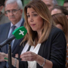 La presidenta andaluza, Susana Díaz, en rueda de prensa en la sede del partido en Sevilla.-JULIO MUÑOZ (EFE)