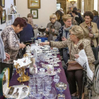 El primer día del mercadillo en el monasterio de San Juan contó con una buena afluencia de público.-SANTI OTERO