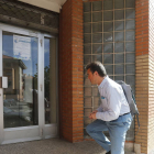 Gonzalo Arconada a su llegada a las oficinas del club.-RAÚL G. OCHOA