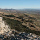 Los mil metros de altitud de el Portillo de Busto ofrecen una enorme vista de la cuenca burebana.-G.G.