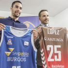Álex López y Félix Sancho posan juntos tras rubricar la renovación, ayer.-SANTI OTERO