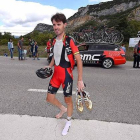Samuel Sánchez, con el pie al aire, se retira en los primeros kilómetros de la etapa debido a la infección de una uña.-