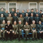 Foto de familia de los procesados por el golpe del 23-F. Jesús Muñecas aparece el tercero por la izquierda en la fila superior. Antonio Tejero, el primero de los sentados por la derecha.-/ PERIODICO