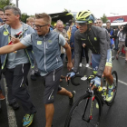 Alberto Contador se dispone a tomar la salida en la seguunda etapa del Tour.-REUTERS / JUAN MEDINA
