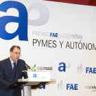 El presidente de FAE en la entrega de los premios a los autónomos.-ICAL