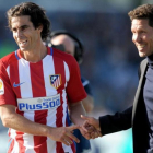 Simeone y Tiago, durante el partido disputado por el Atlético contra el Melbourne Victory en Australia.-JOE CASTRO / EFE