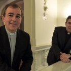 El nuevo presidente del Cabildo Catedralicio, Félix José Castro, junto a su predecesor, Vicente Rebollo. DIÓCESIS DE BURGOS