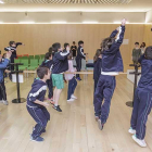 Los escolares conocieron, practicaron y se divirtieron durante las clases prácticas de danza en el MEH.-Santi Otero
