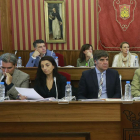 La concejal no adscrita, en el centro de la Imagen, se sienta en el Pleno entre Ciudadanos y el Partido Popular.-RAÚL G. OCHOA