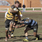 BJ Campbell aparta a un rival.-SANTI OTERO