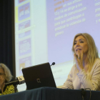 María Boado Olabarrieta y Fátima Arranz durante la charla impartida ayer en la Universidad de Burgos.-RAÚL OCHOA