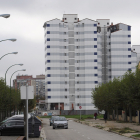 Un bloque de viviendas en la capital burgalesa con la fachada reformada. ISRAEL L. MURILLO