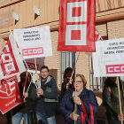 Concentración de trabajadores ayer a las puertas de Medio Ambiente.-RAÚL G. OCHOA