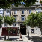 El edificio del número 30 del Paseo del Espolón protagoniza la polémica. SANTI OTERO