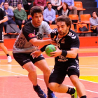 Martín Rubio se escapa del acoso de u rival.-MARÍA GONZÁLEZ / BM BURGOS