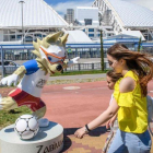 Un paseo frente al estadio Fisht Olympic de Sochi durante el Mundial.-MLADEN ANTONOV