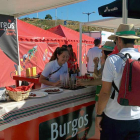 El stand de Burgos Alimenta funciona como escaparate de la gastronomía local en la Vuelta a España.-BURGOS ALIMENTA