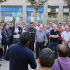 El comité dirigiéndose a la plantilla en una asamblea.-E.M.
