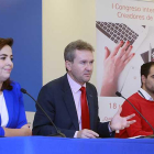 Sara Barriuso y Daniel Mata, organizadores de la cita, ayer junto al alcalde, Javier Lacalle.-RAÚL G. OCHOA