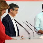 Díaz, López y Sánchez, durante el debate electoral de las primarias del PSOE.-AFP
