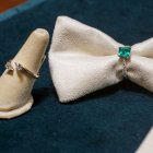 Conjunto de anillos de lujo que se pueden adquirir en Burgos al momento de cobrar el Gordo del Sorteo de Navidad. SANTI OTERO
