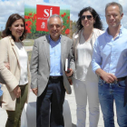 En el centro, Simancas junto a los candidatos al Congreso y al Senado y miembros del partido.-L. VELÁZQUEZ