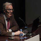 El doctor Jesús Rodrigo, durante la conferencia que impartió ayer en el Colegio de Médicos.-SANTI OTERO