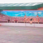 Patio de la prisión de Estremera (Madrid). Al fondo, el mural en cuya elaboración han trabajado los exconsellers Oriol Junqueras y Joaquim Forn.-EL PERIÓDICO