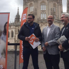 Rodrigo Ibeas con Luis Fuentes delante de la catedral de Burgos.-ECB