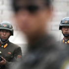 Soldados norcoreananos en la frontera con Corea del Sur.-LEE JIN-MAN