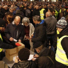 Los taxistas de Barcelona, durante la votación sobre el decreto de Govern.-ALBERT BERTRAN