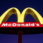 El logo de uno de los restaurantes McDonalds, en Chicago.-JEFF ROBERSON (AP)