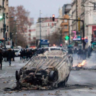 Arde París por el conflicto de la subida del carburante.-THOMAS SAMSON / AFP