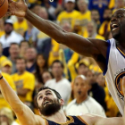 Green tapona un tiro de Love en la victoria de los Warriors ante Cleveland (104-89)-BOB DONNAN / USA TODAY