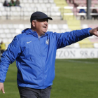 Mandiola corrige a sus jugadores durante un partido reciente.-SANTI OTERO