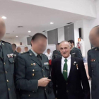 El presunto francotirador que quería matar a Pedro Sánchez con miembros de la Guardia Civil.-EL PERIÓDICO