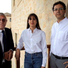 Carlota Casiraghi, con el filósofo Robert Maggiori y el editor Leopoldo Kulesz, en el Hay Festival de Segovia.-LISBETH SALAS / HAY FESTIVAL