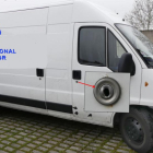 Una de las furgonetas asaltadas por los detenidos.-ECB