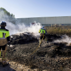 Imagen de bomberos del parque de Burgos en una intervención en un incendio. SANTI OTERO