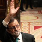 Rajoy, en el hemiciclo, tras el debate de la sesión matutina. / EFE / JJ GUILLEN-Rajoy, en el hemiciclo, tras el debate de la sesión matutina. / EFE / JJ GUILLEN