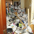Imagen de archjvo de una vivienda en la que se acumulaban los desperdicios.-J. M. LOSTAU